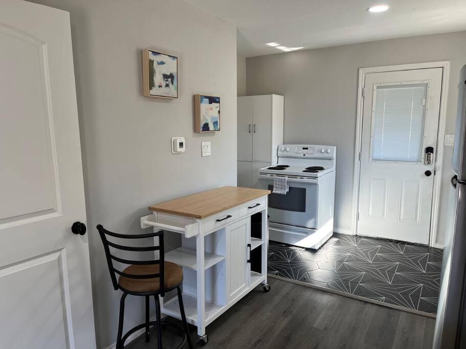 Quaint 1 Bd Close To Downtown Houston Exterior photo